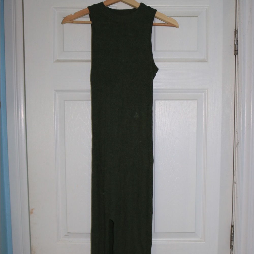 Olive green dress with slit through the side 🌱
